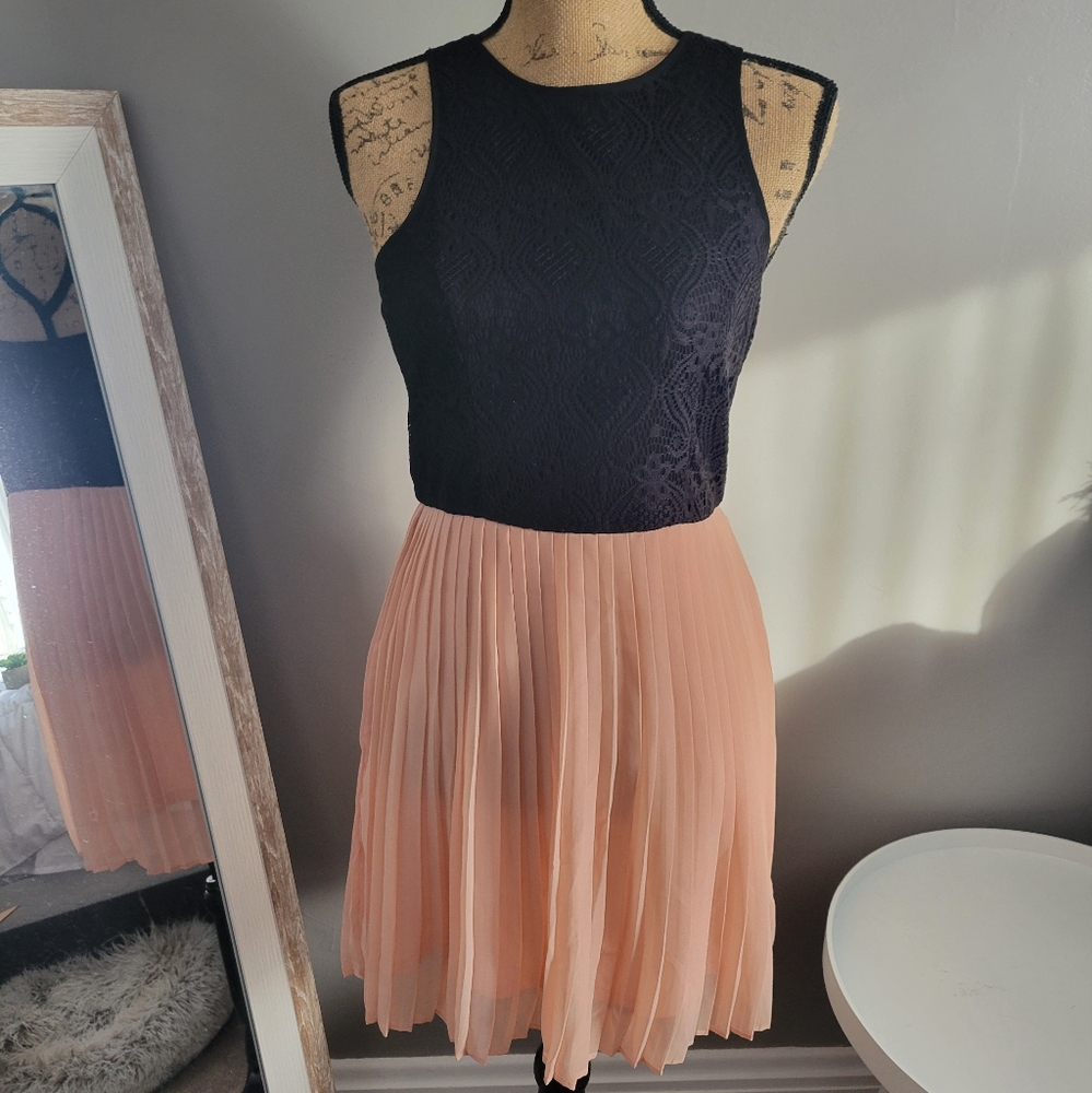 Colorblock Pleated Dress